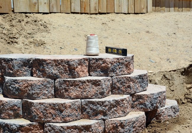 How to Build a Retaining Wall for an Amazing Backyard