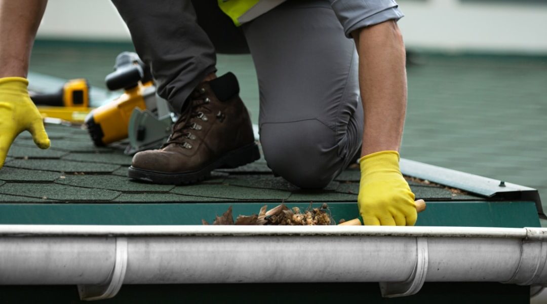 5 Fast Ways on How to Clean Gutters